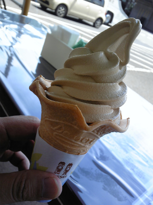 醤油ソフトクリーム1